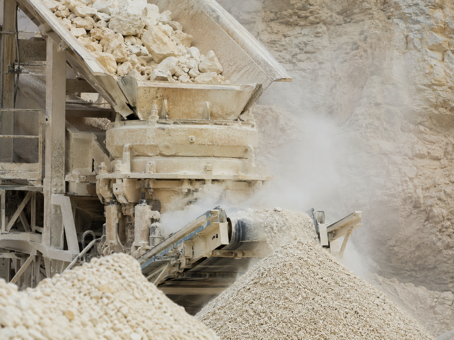 Fine crusher for limestone fine crushing, cement raw material processing, and aggregate production