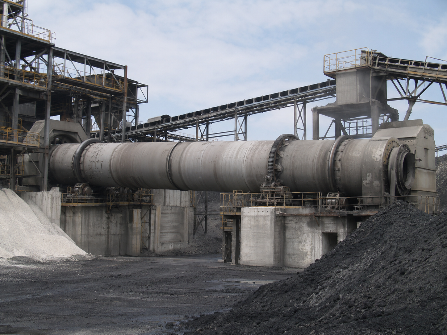 Rotary drum dryer for coal slime drying, coal mud drying, and high moisture material drying in coal industry