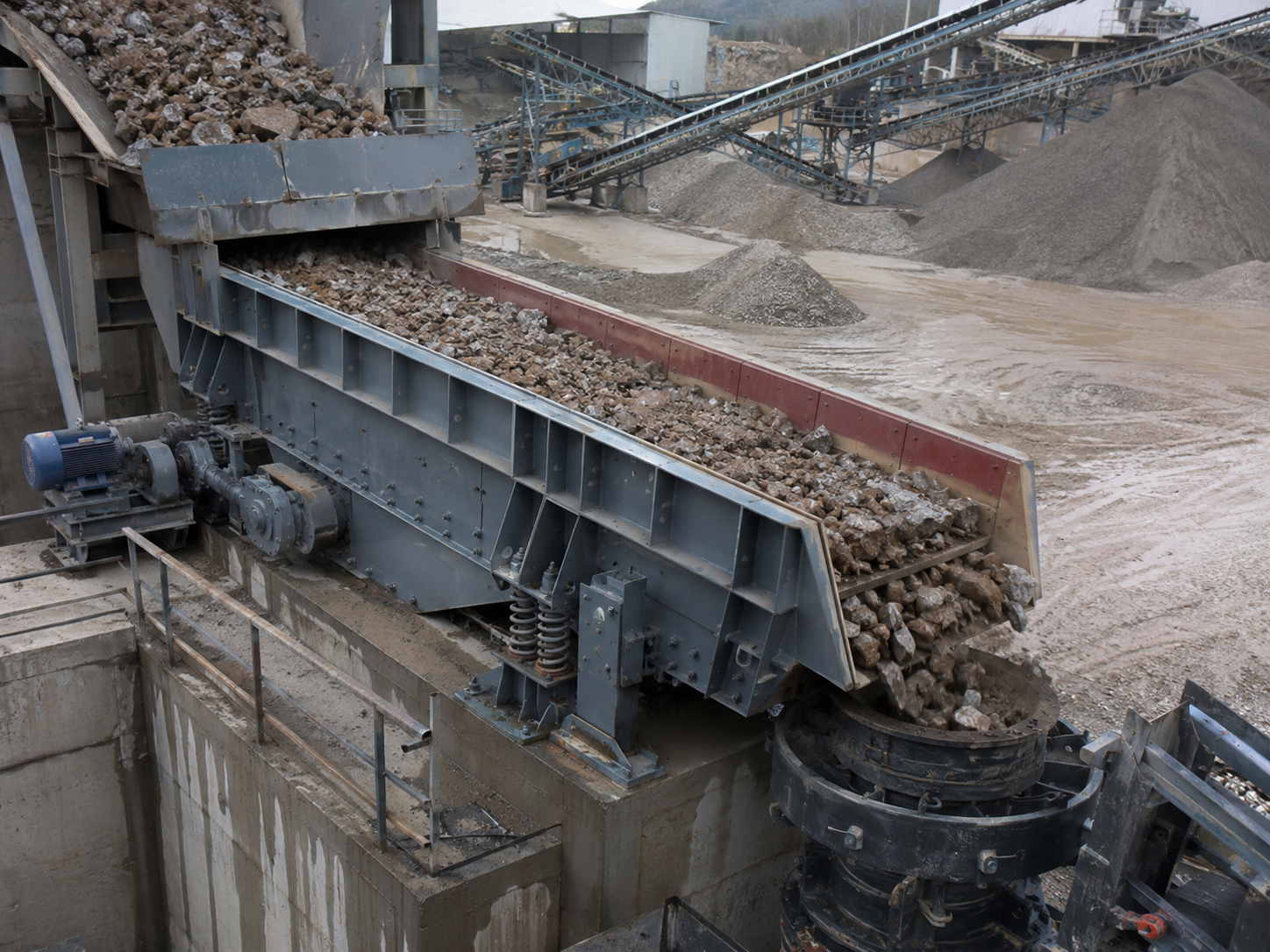 ZSW vibrating feeder for sand and gravel plant material feeding, bulk material transfer, crusher feeding, and screening system
