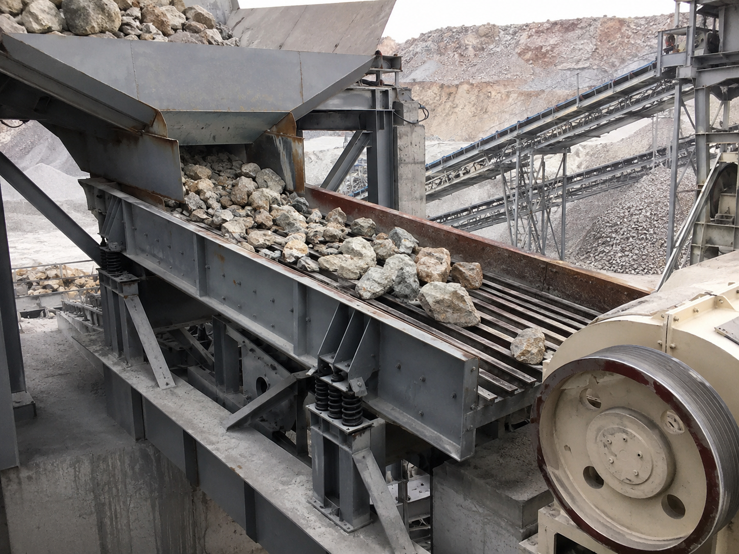 ZSW vibrating feeder for jaw crusher feeding in stone crushing plants, limestone, granite, basalt, and ore processing